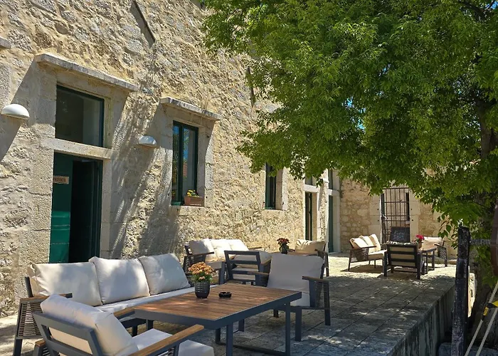 Heritage Maskovica 호텔